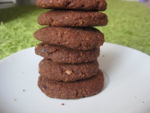 Duplacsokis-mogyorós keksz